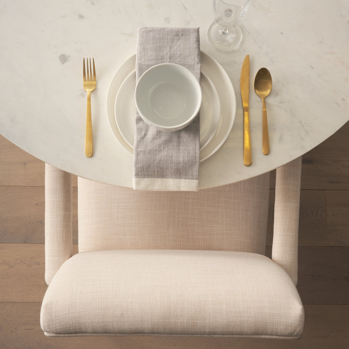 Allyson 42" Round Pedestal Dining Table