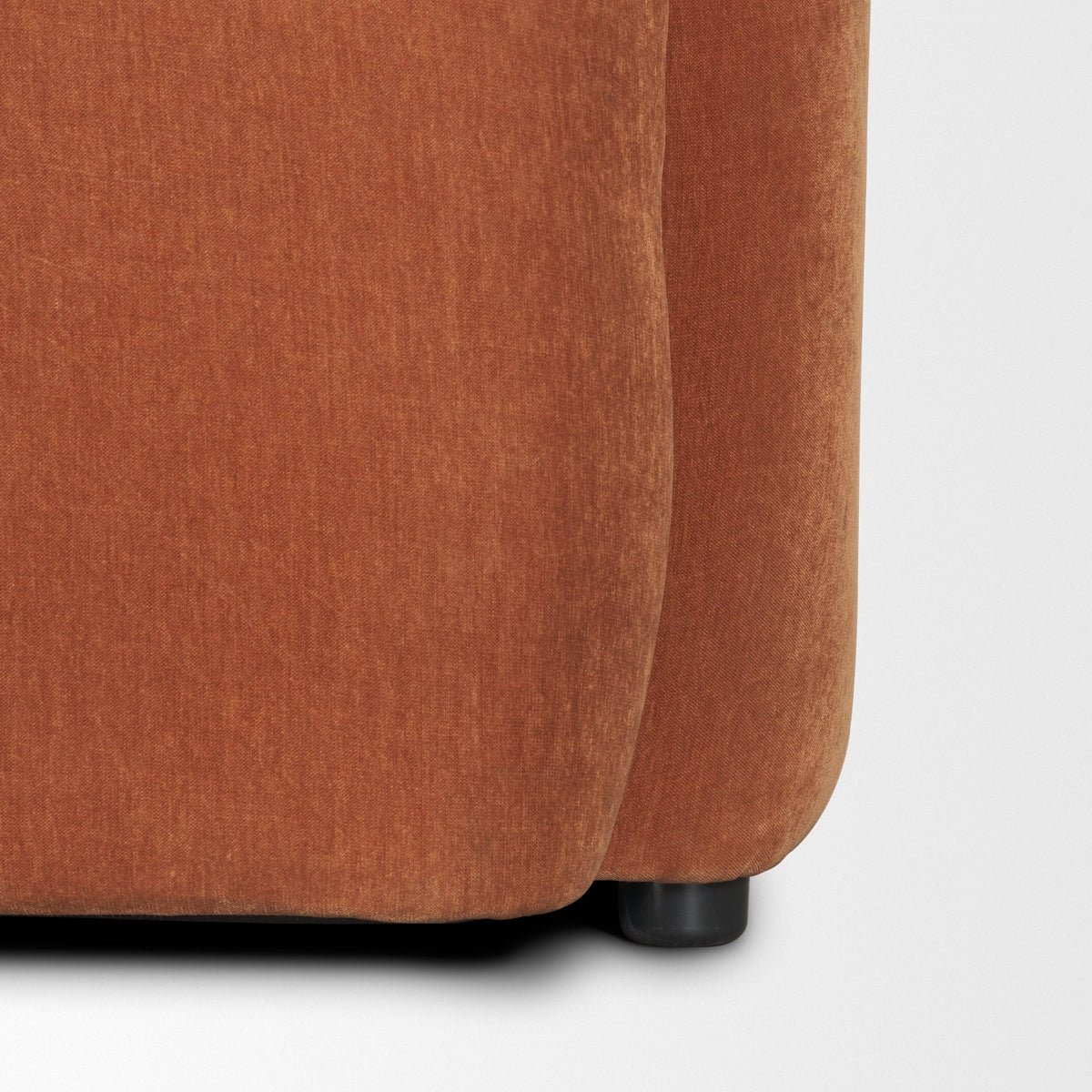 Saga sofa rust, leg detail