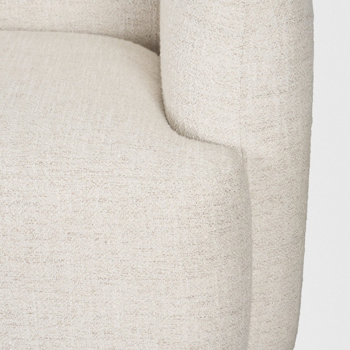 Saga sofa cream, leg detail