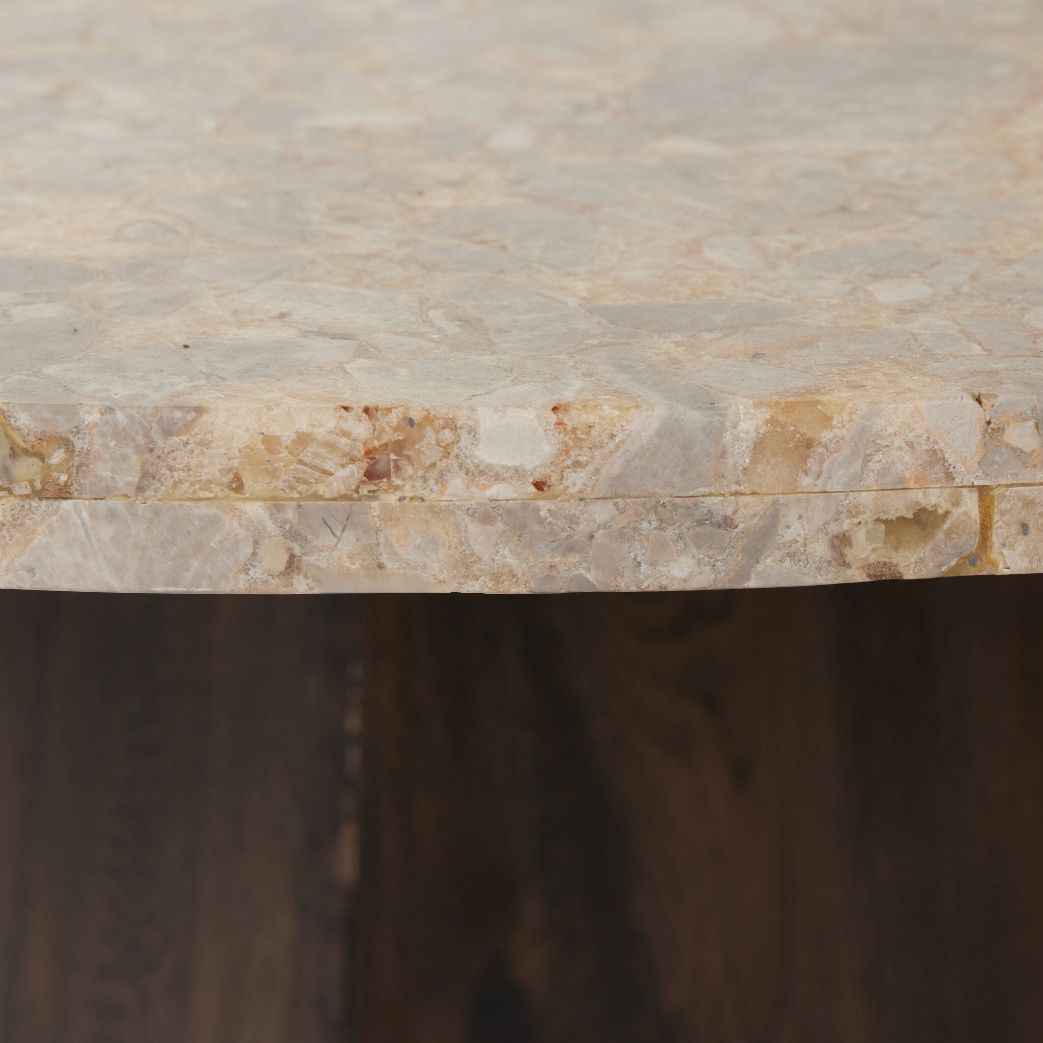 Brisa Round Dining Table 55" — onyx surface detail