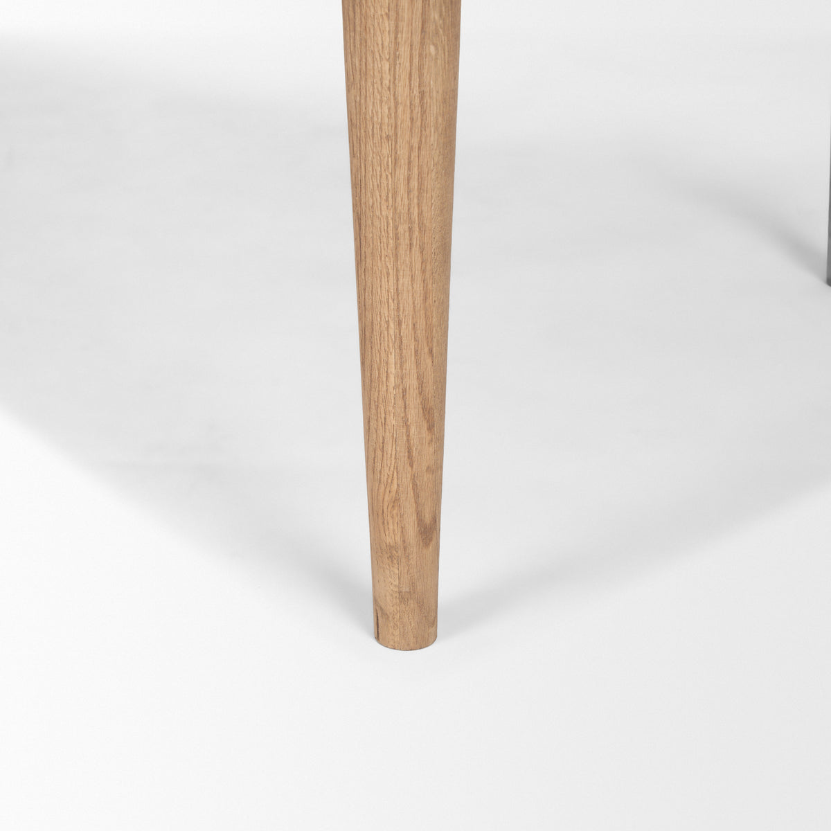 Suvan dining table, edge detail