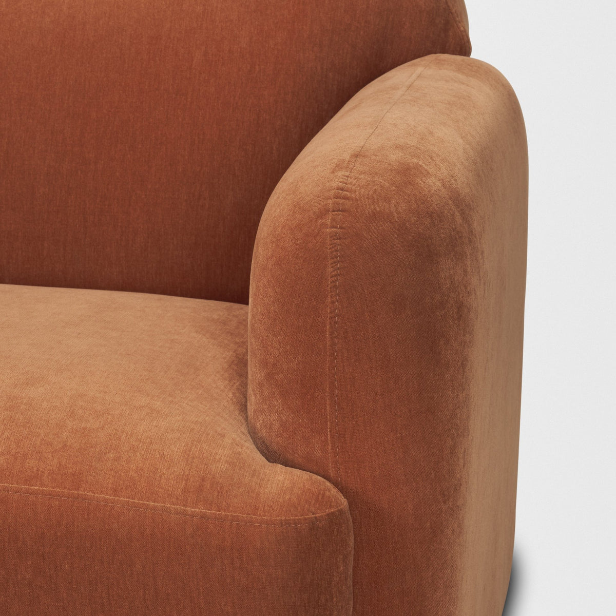 Saga sofa rust, cushion detail