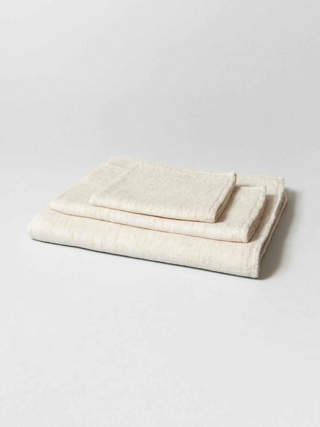 Kontex Claire Towel, Almond Powder